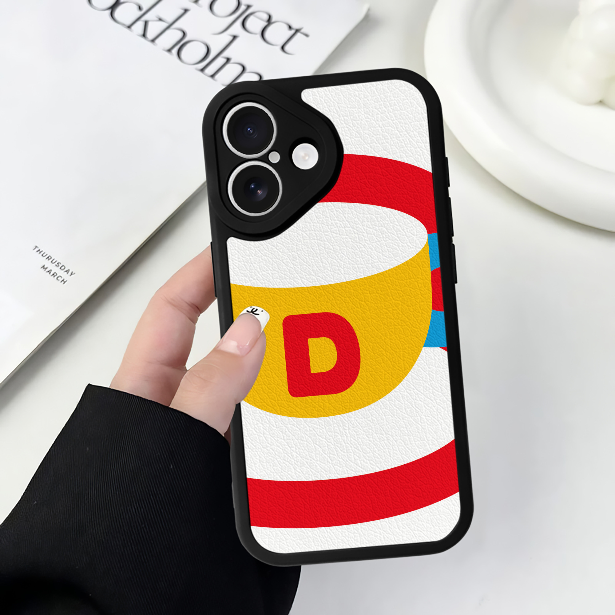 （画像用） Hello Kitty ハローキティ 【iPhone 16シリーズ対応】シリコンスマホケース（レザー調） 材質：シリコン